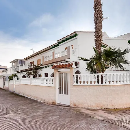 Cerca De La Playa La Mata *